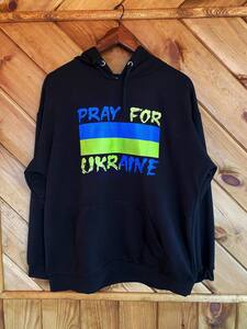 Жіноче худі з капюшоном чорного кольору Pray for Ukraine SKL92-358349